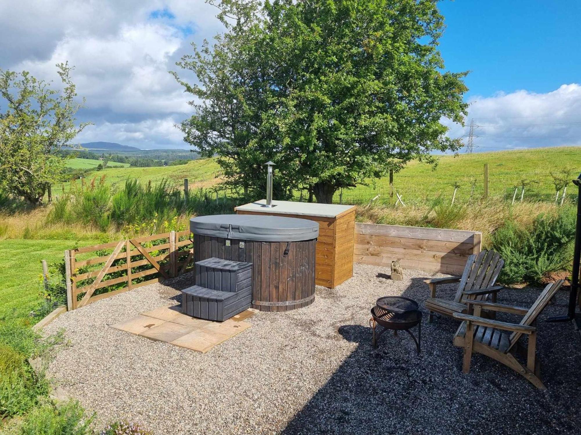 Luxury Glamping Pods - The Heft & The Hirsel Apartman Glasgow Kültér fotó